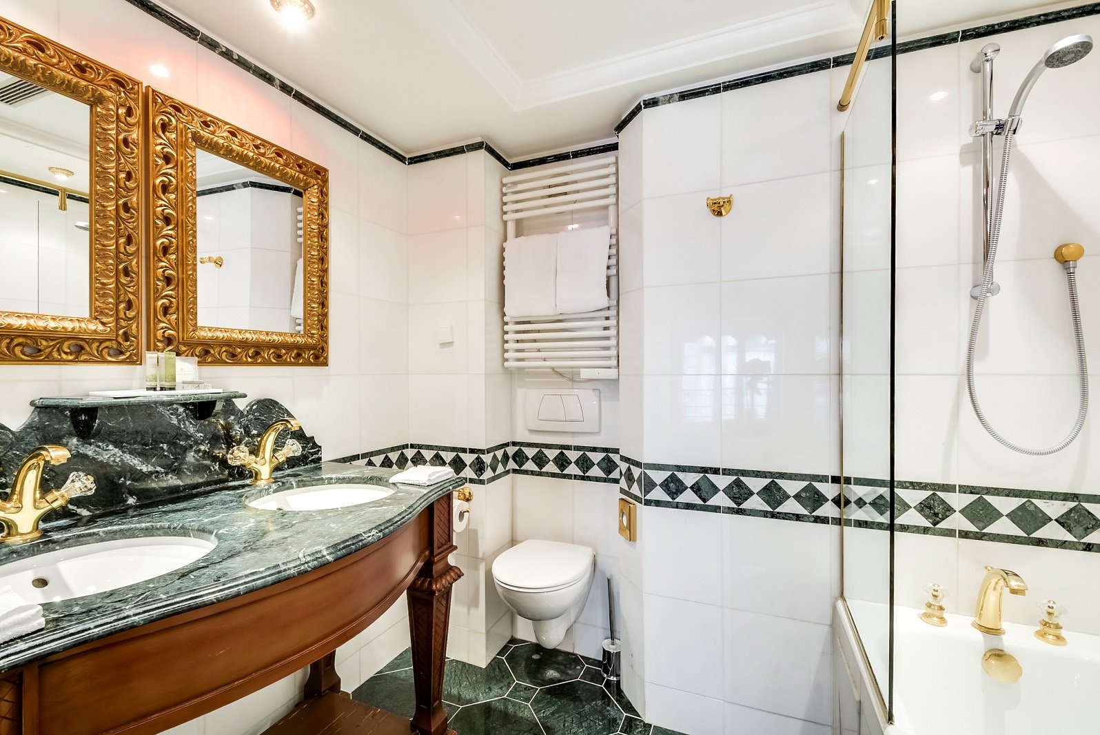 Villa Royale Pigalle Paris- Bathroom- 4 star hotel
